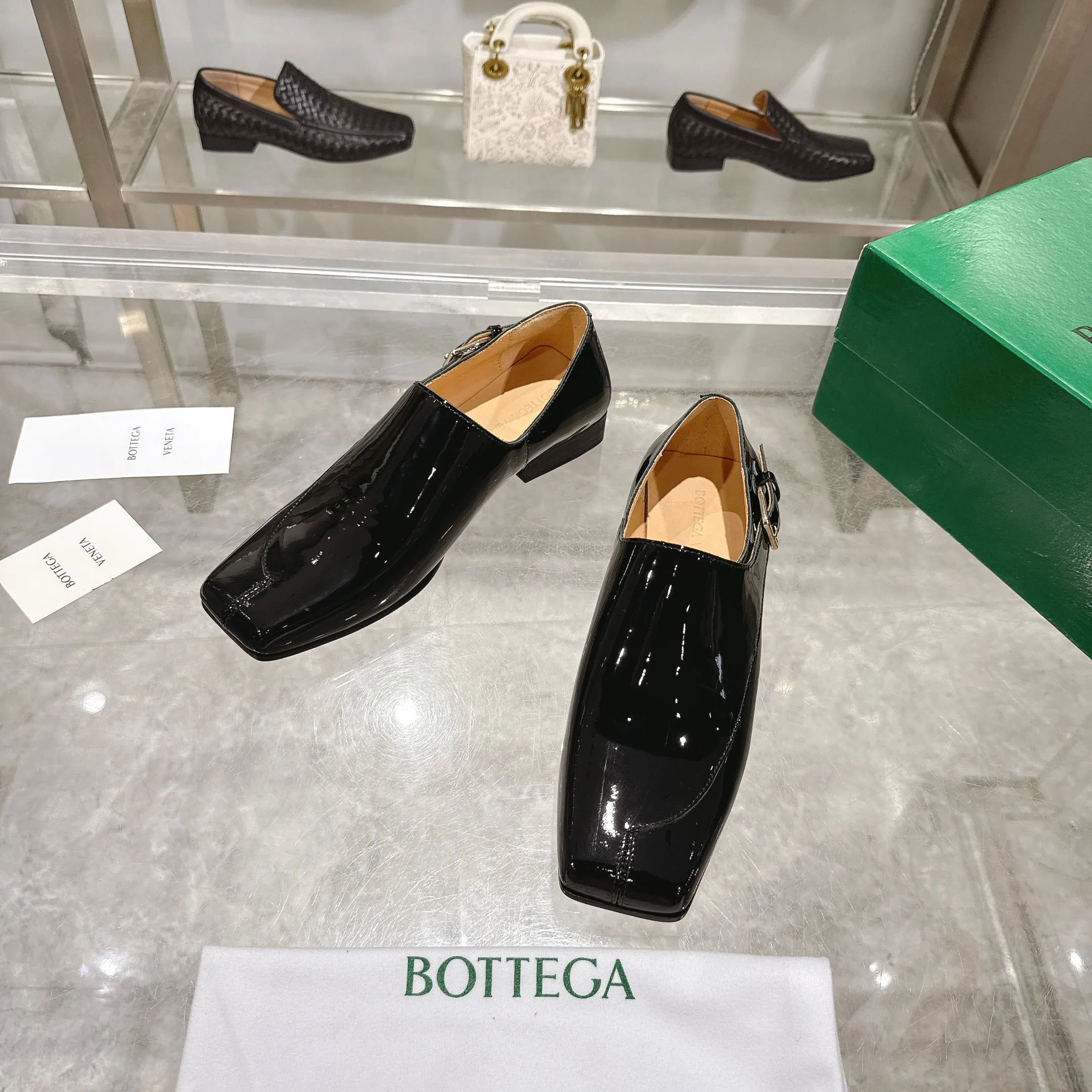 [BV] Top P: 860💰 Couple model, Size: Women 35-39, Men 39--44 (Female 40.41. Men 38. 45, non-refundable) Bottega Veneta 2025 Autumn Counter Synchronous Couple Model Bottega Veneta square-toe low-heeled shoes woven from mixed-breed sheep! Patent leather matching! Low-key luxury and solid color! Leather outsole! [Rose][Rose]! Purely hand-woven and operated, the original board is reproduced one-to-one! quality assurance!